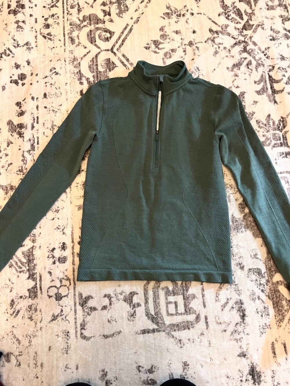 Lululemon Merino Wool-Blend Base Layer Half-Zip. Size 4